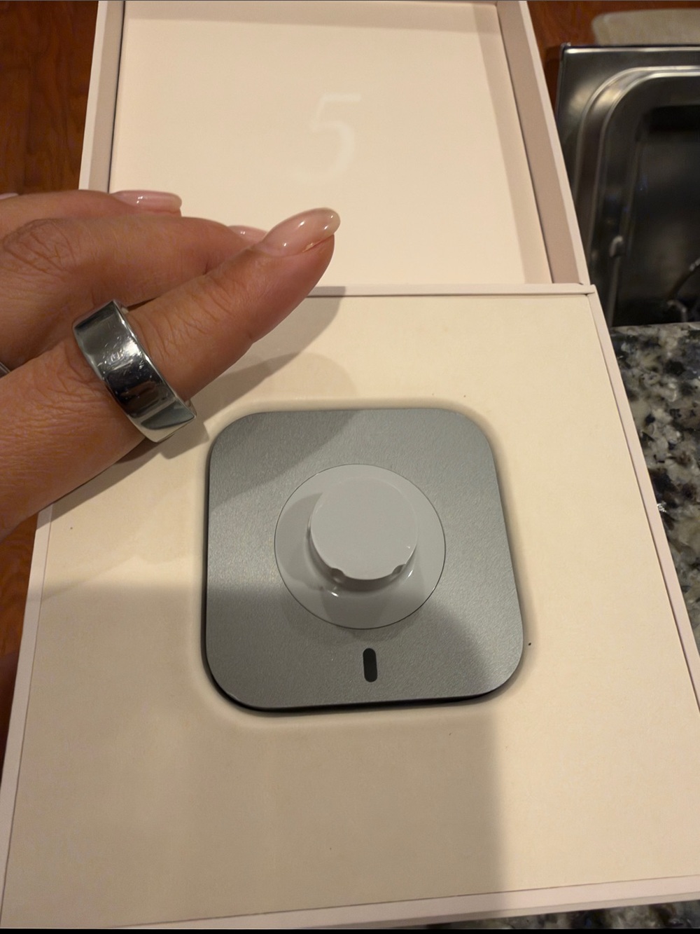 Oura Ring 4 + Charging Dock